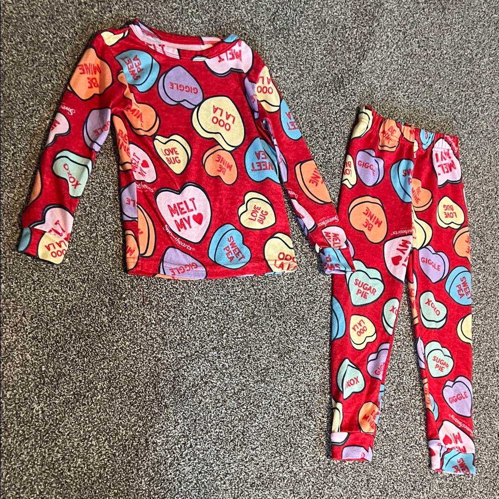 Barely worn super soft size 5T Sweethearts PJ set - perfect for Valentine’s Day!